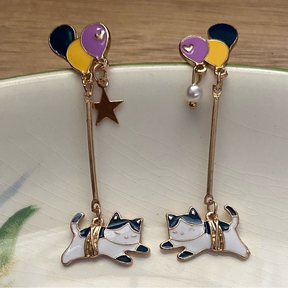 ✨ModCloth Ellie Cat Earrings - Picture 6 of 6